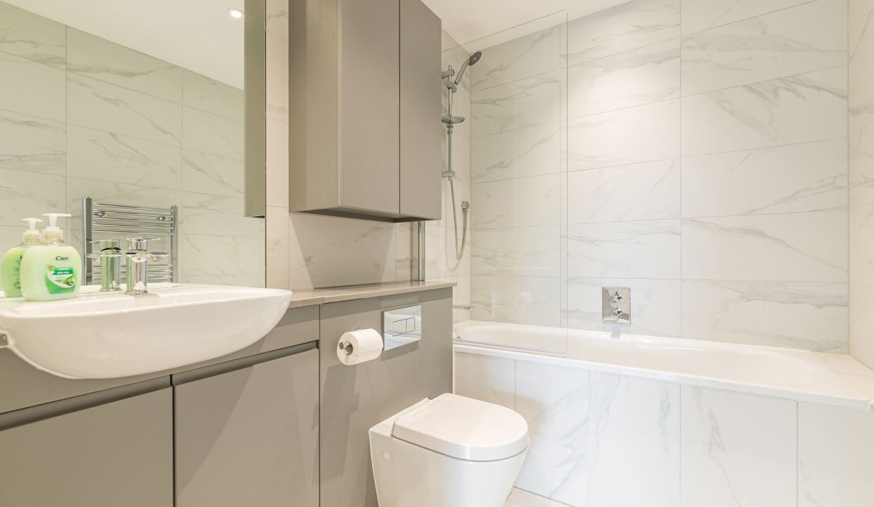 Grange 2nd bathroom