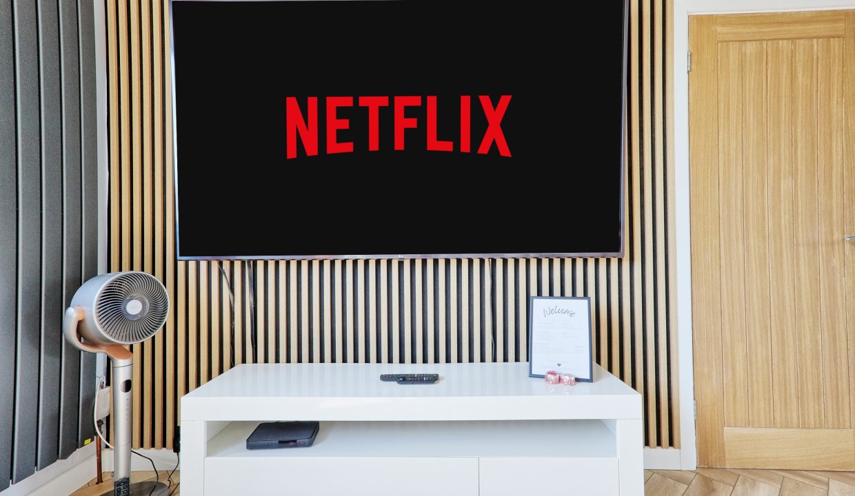 IMG_5762_3_4_easyHDR-interior3netflix (2)