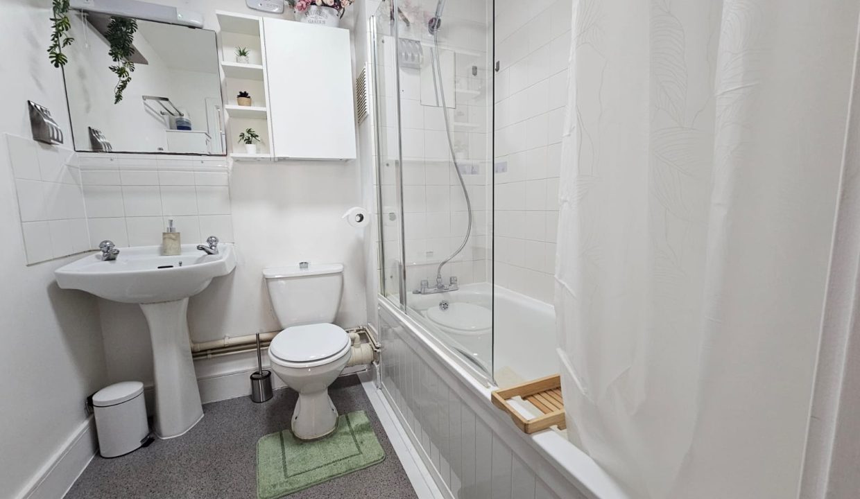 bathroom green