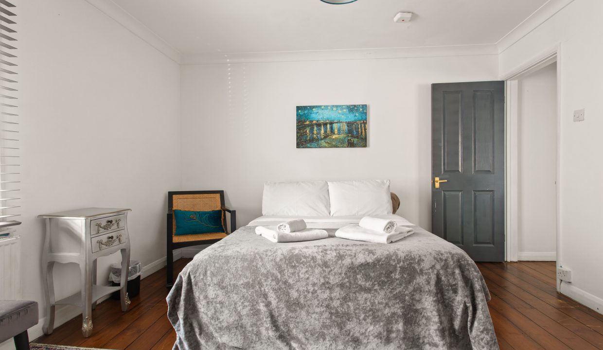13 Robert Street - 16