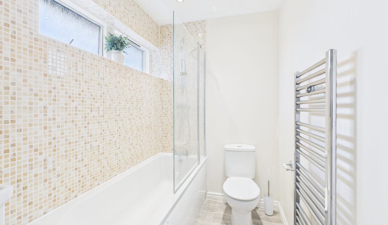 18 corrine - bath