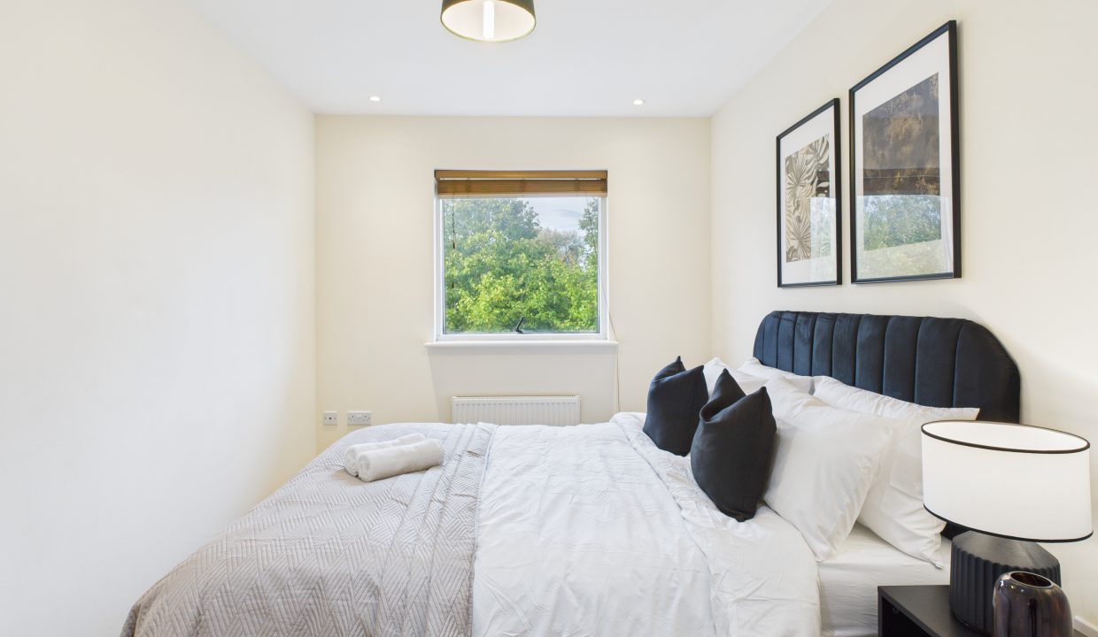 18 corrine - bedroom