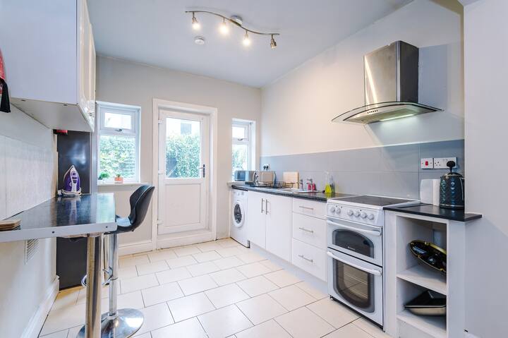 2 Bedrooms (2 Beds), 1 Bath – Wallasey, Merseyside, England, UK