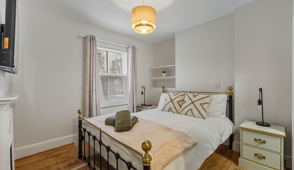 AR705655