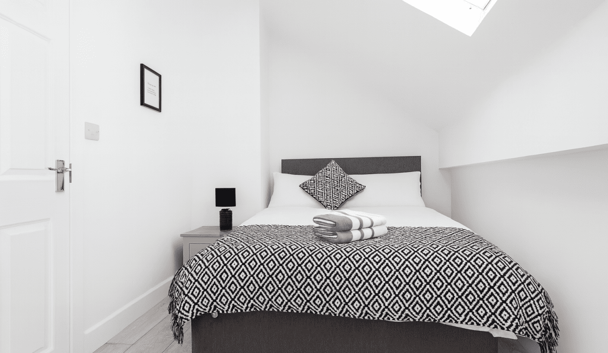 Bedroom (16)