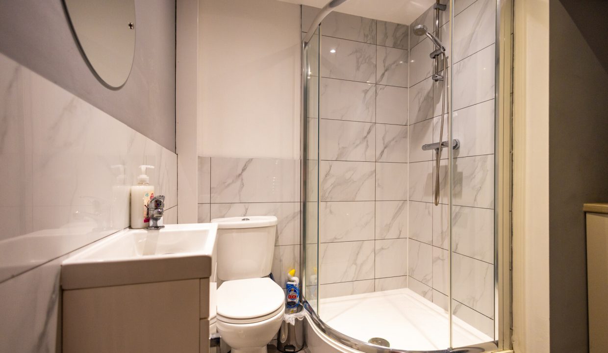 200ahighst_bathrooma2[1]