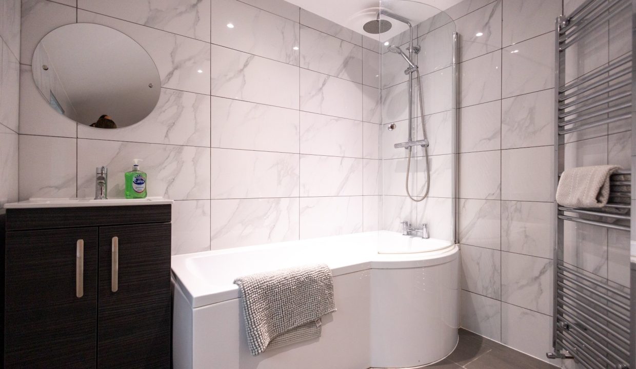200ahighst_bathroomb1[1]