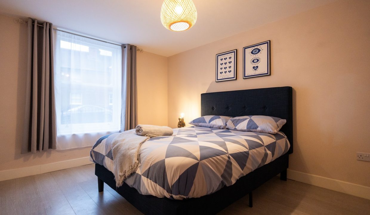 200ahighst_bedrooma1[1]