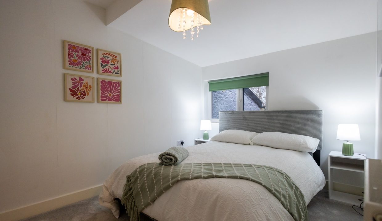200ahighst_bedroomc2[1]