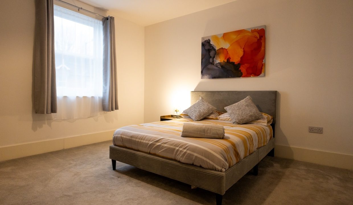 200ahighst_bedroomd2[1]