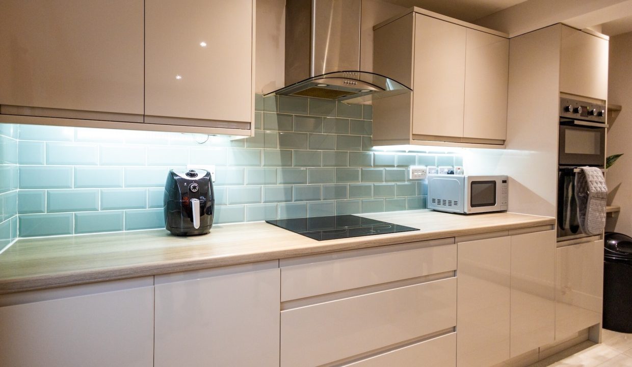 200ahighst_kitchen2[1]