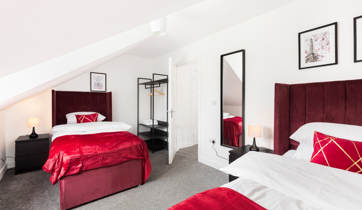 2x single beds top floor