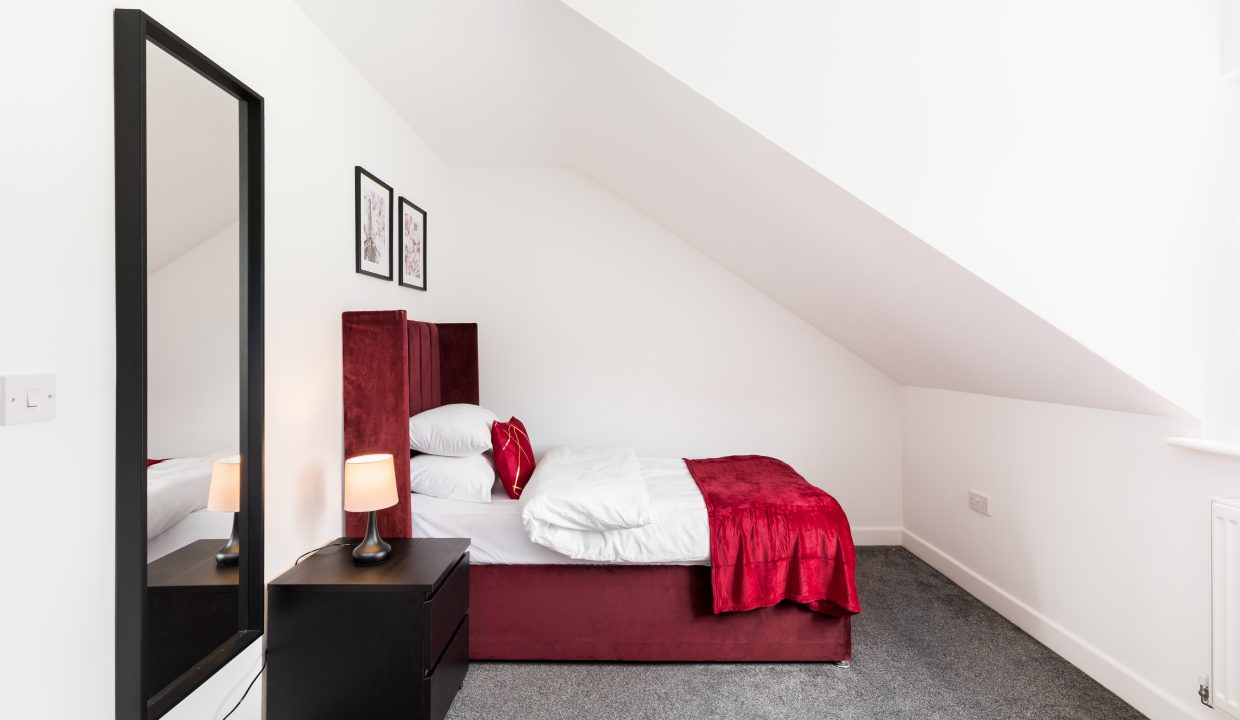 2x single beds top floor2jpg