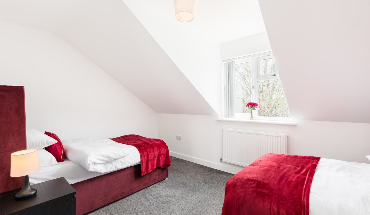 2x single beds top floor3jpg