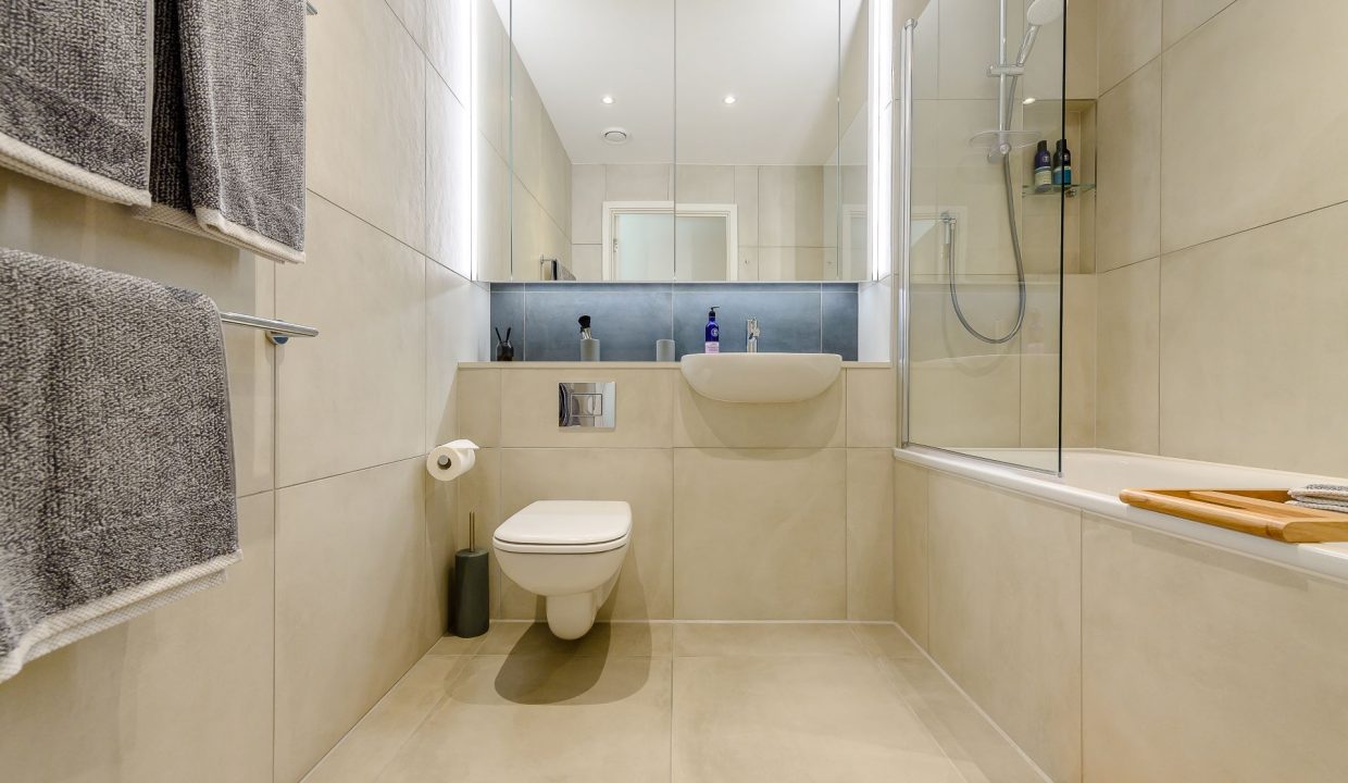 4. Landsby- Bathroom