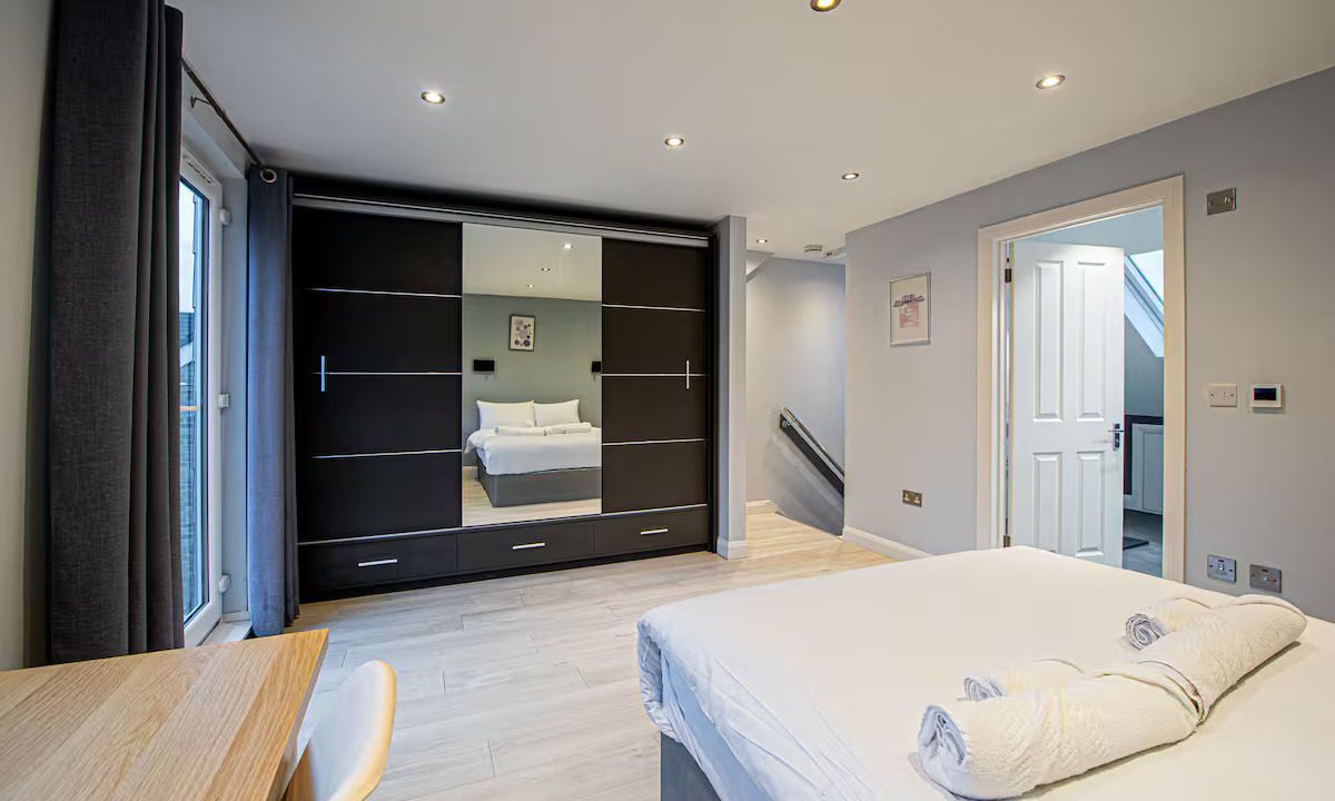 Bedroom b- 5