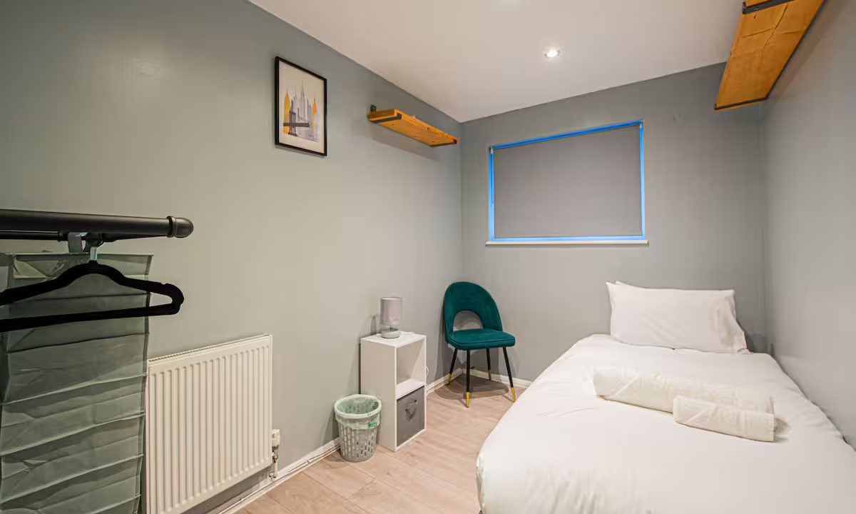 Bedroom d-2