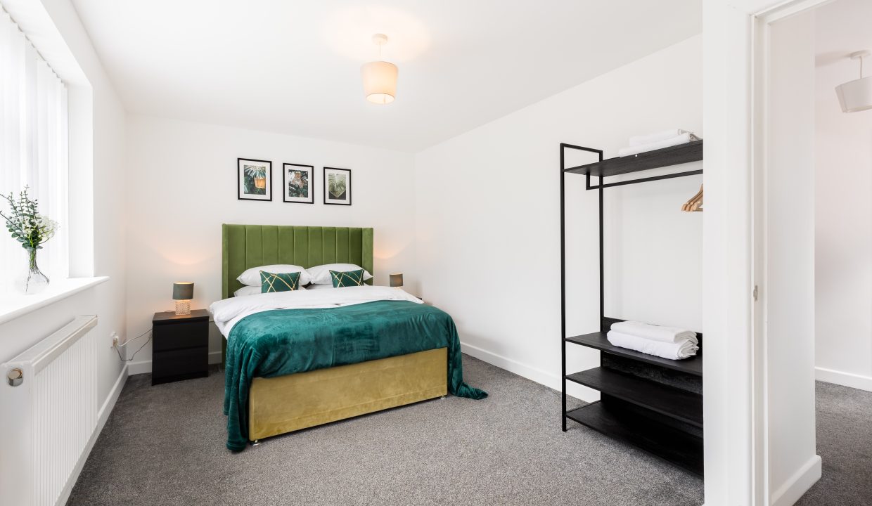 Green bedroom 2