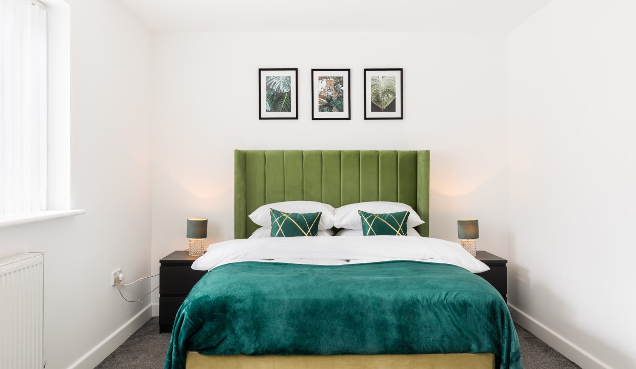 Green bedroom 4