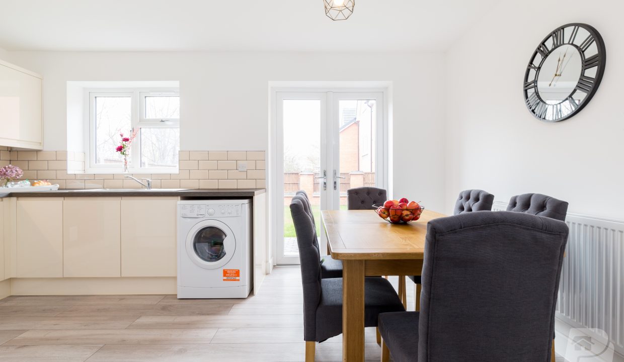 Kitchen & Dining