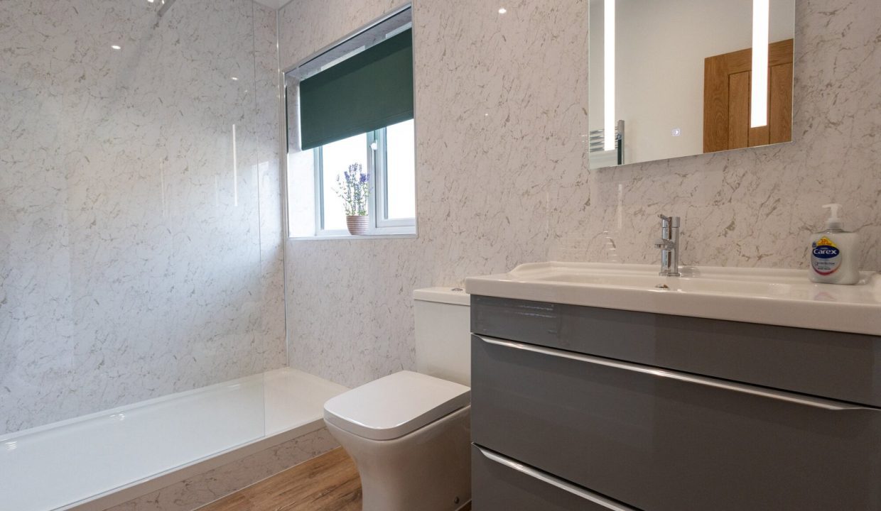 central14_bathroomc2[1]