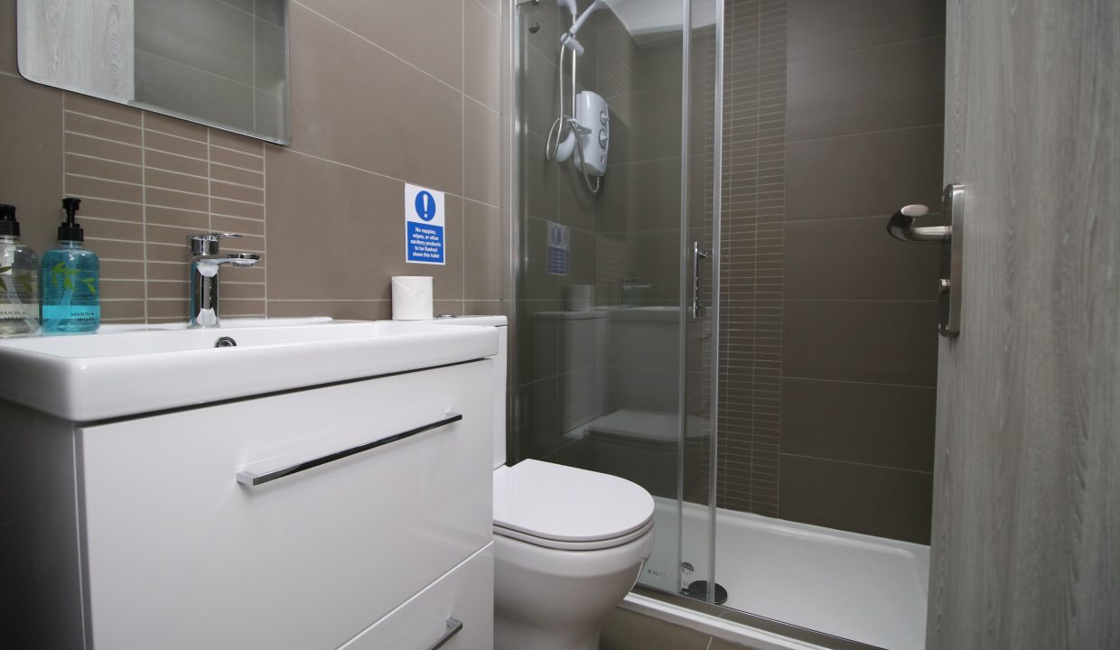 top floor bathroom 2