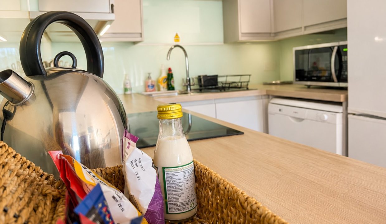 06 - Kitchen