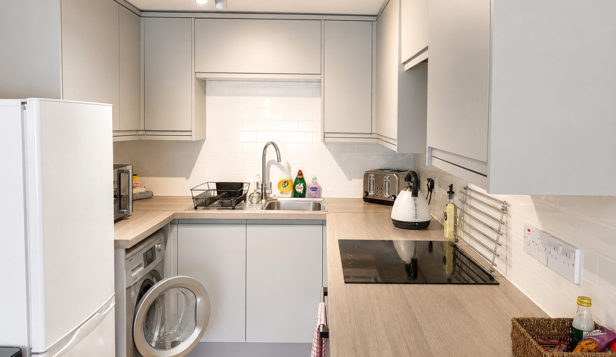 06 - Kitchen