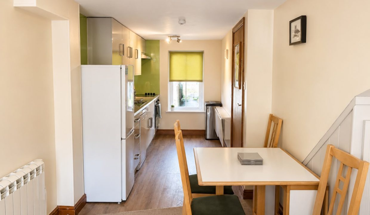 06 - Kitchen