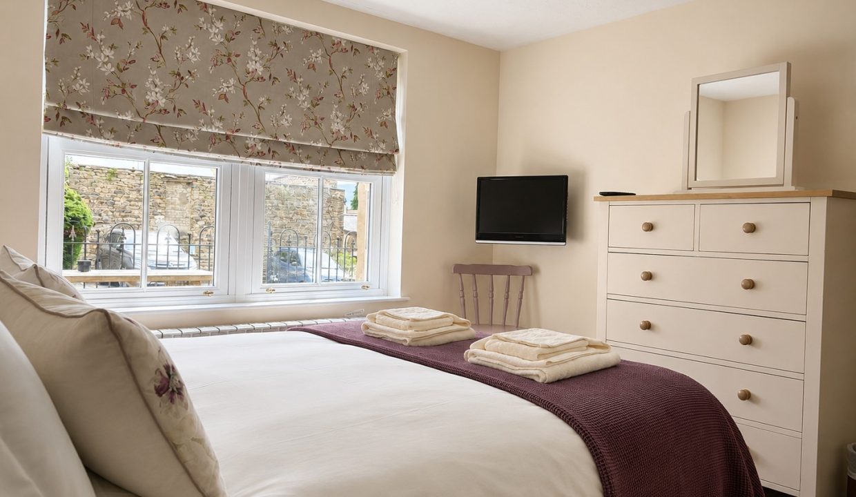 08 - Double bedroom