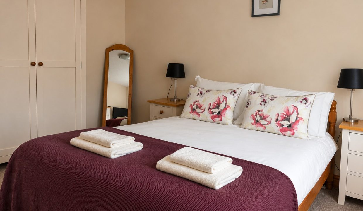 10 - Double bedroom
