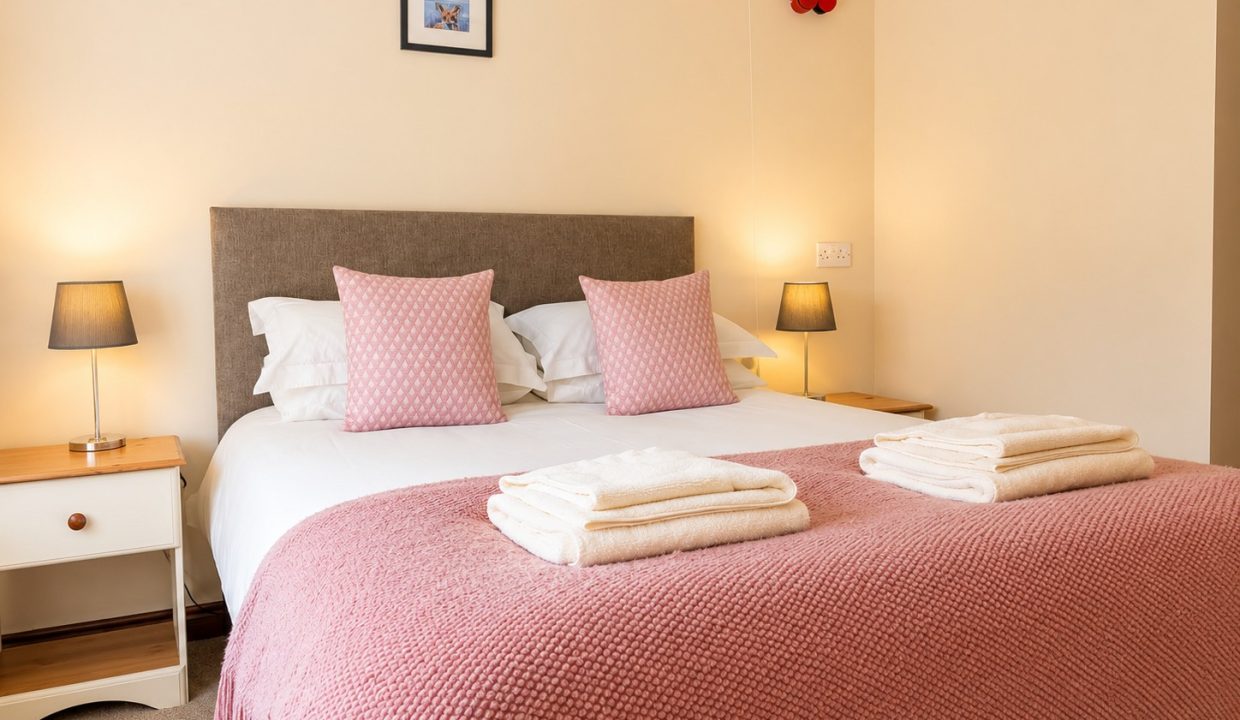 10 - King bed bedroom