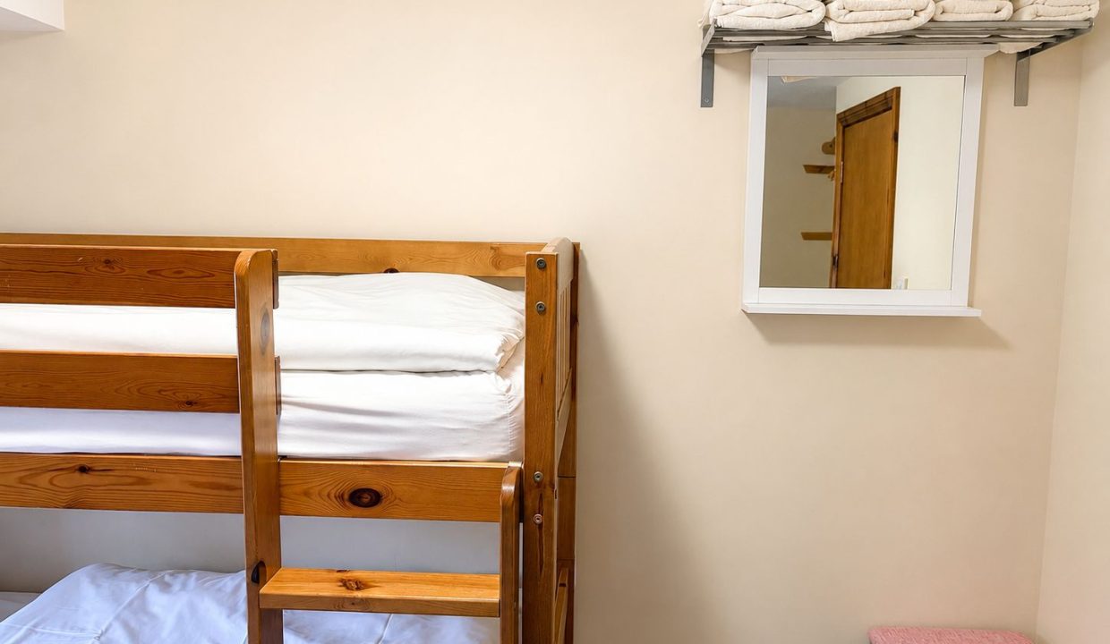 12 - Bunk bed bedroom