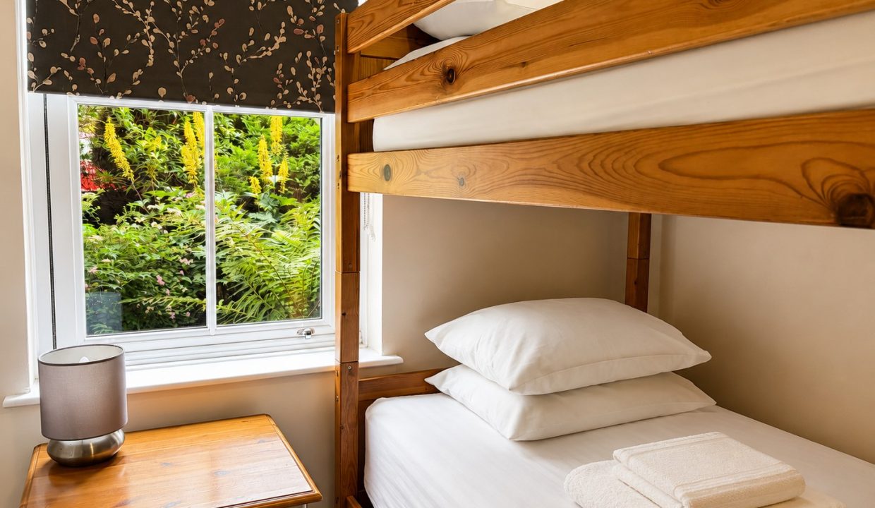 12 - Bunk bedroom