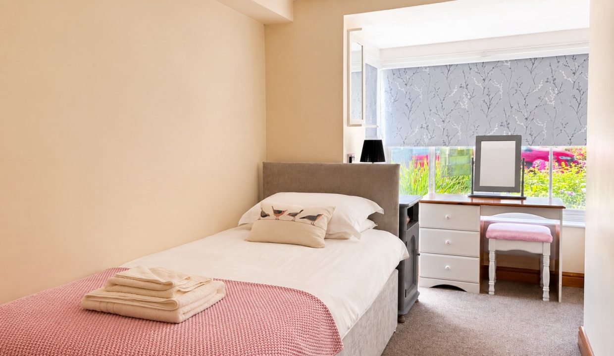 13 - Twin bedroom