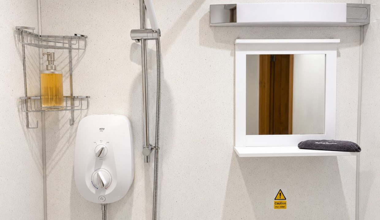 14 - Bathroom