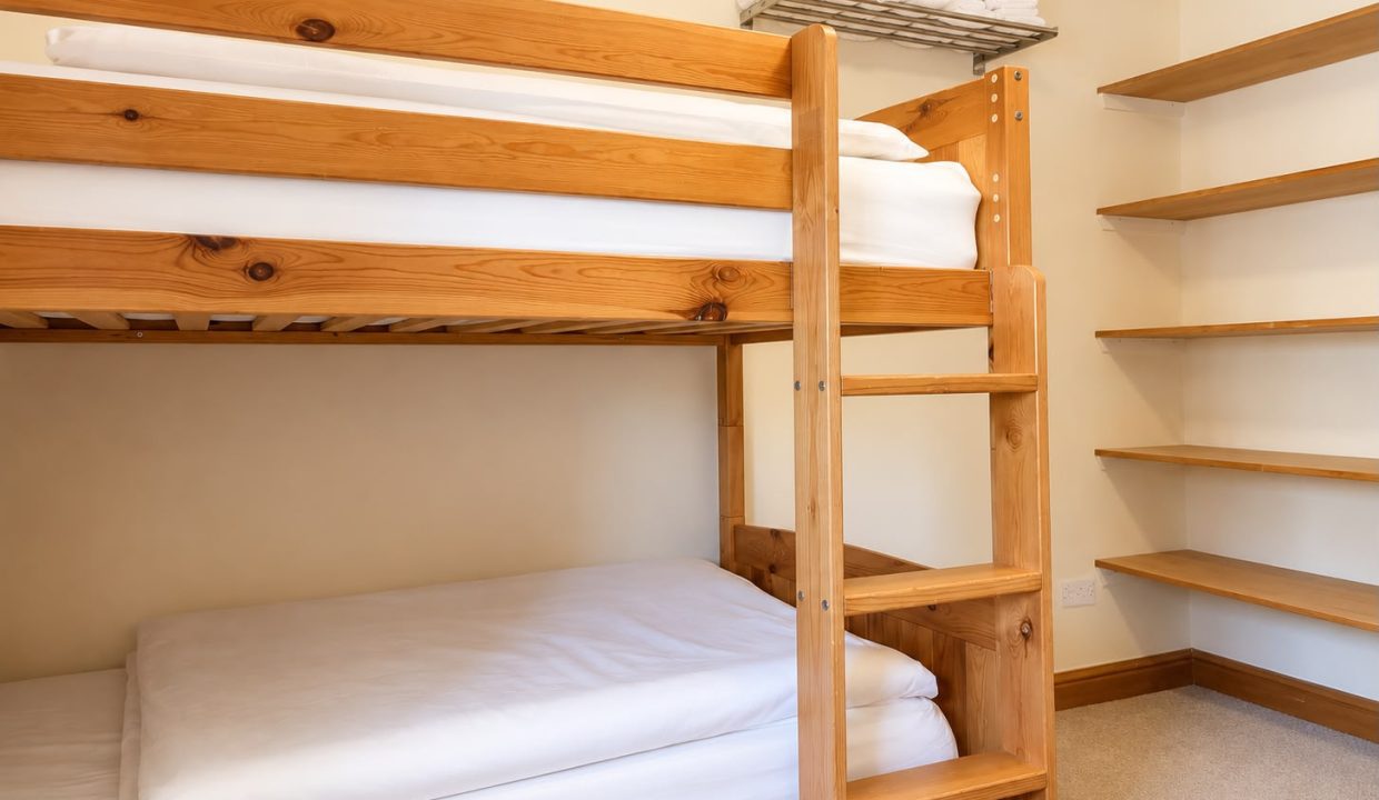 14 - Bunk beds bedroom