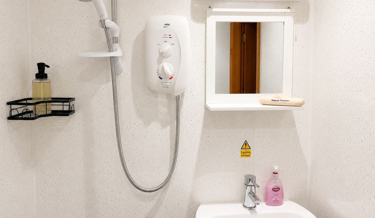 14 - Second Bathroom