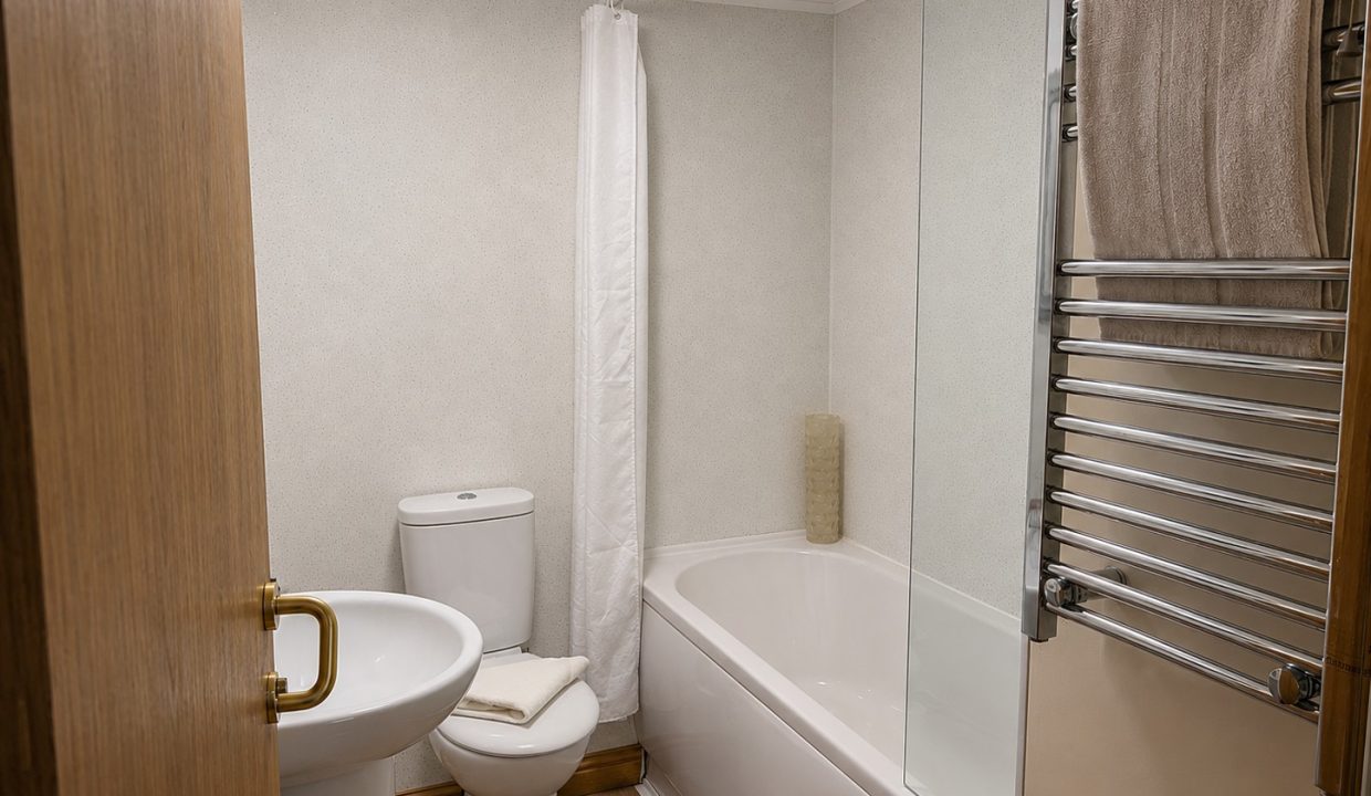 16 - Bathroom