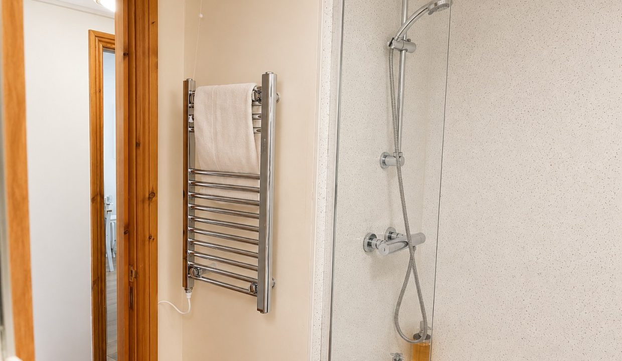 17 - Bathroom