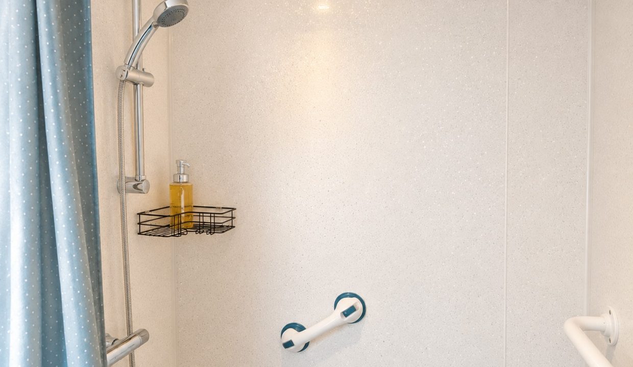 18 - Bathroom