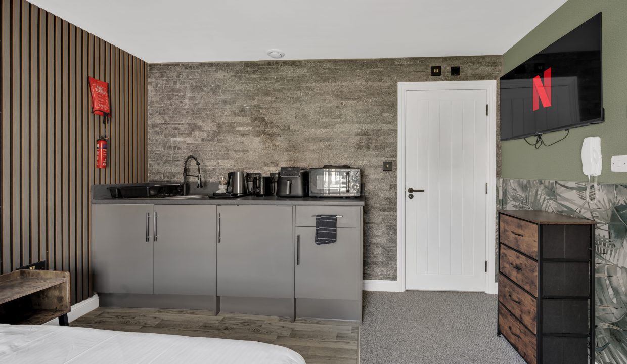 76 Coggeshall Rd-0 2-Netflix