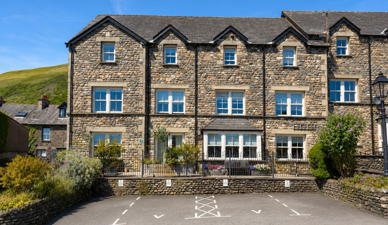 Howgills Apartments - Car Park 01