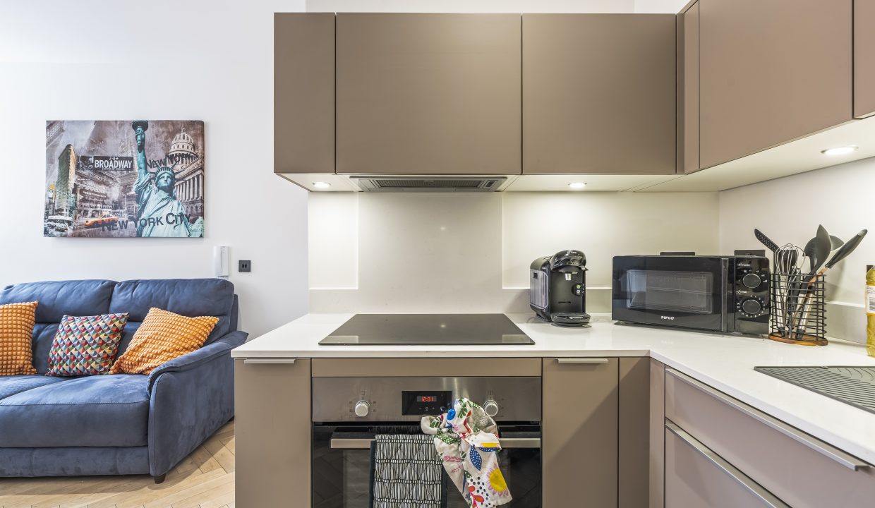 Kitchen shot (Hob & Oven)