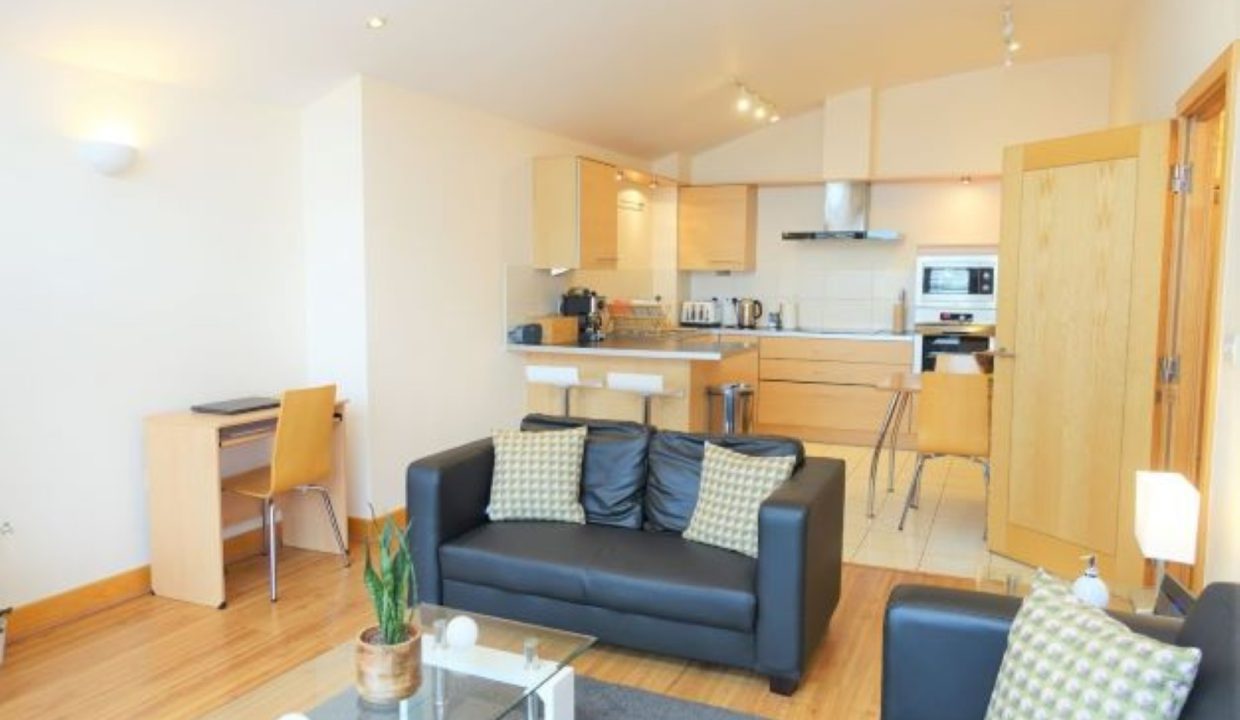 a living dining kitchen area Hampton Court 1 bed (Large)