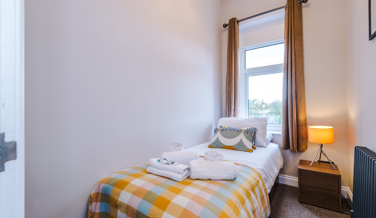 bedroom single