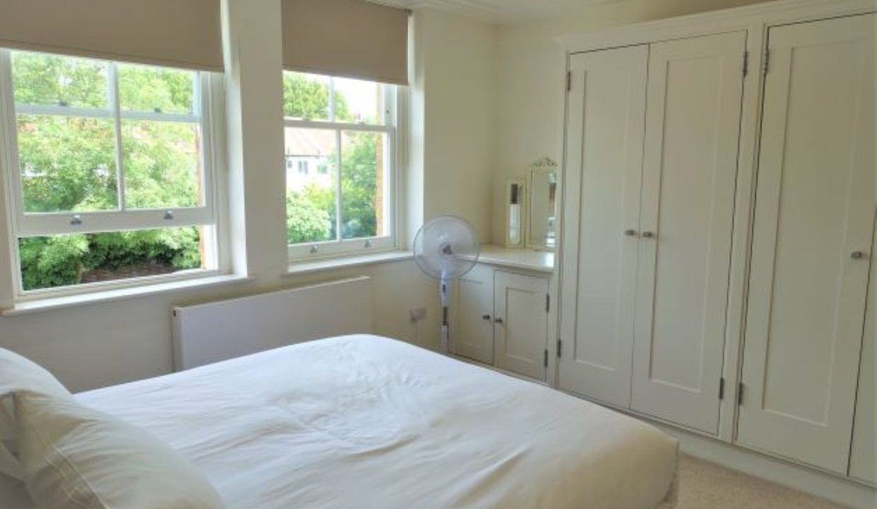 c master bedroom Twickenham serviced apartments (Large)