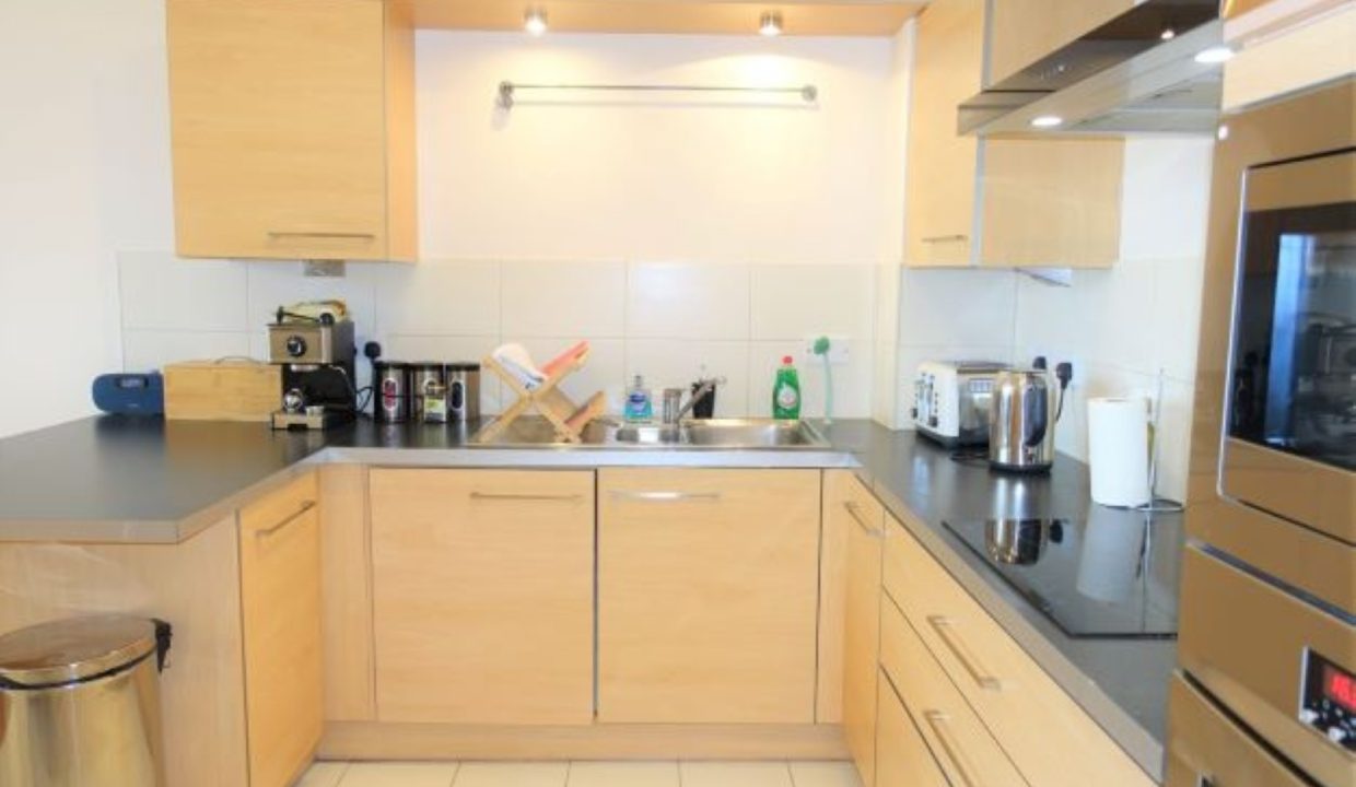 f kitchen Hampton Court 1 bed (Large)