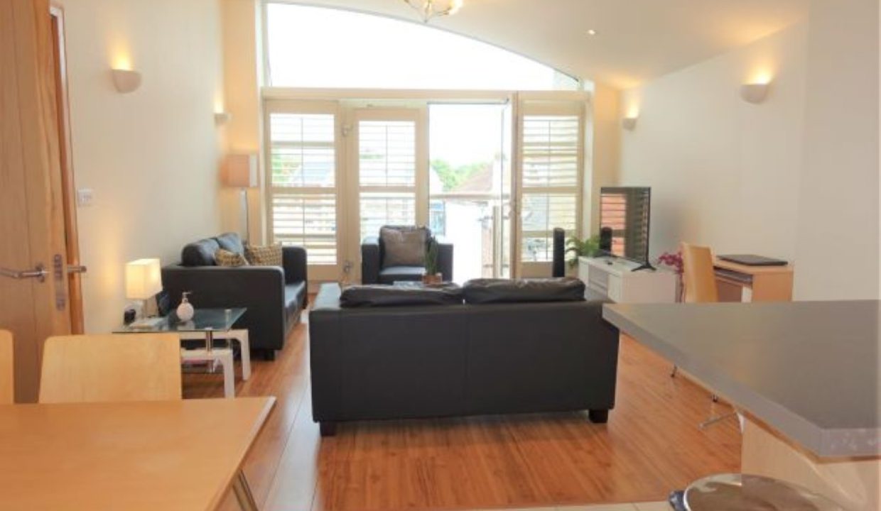 i living dining area Hampton Court 1 bed (Large)