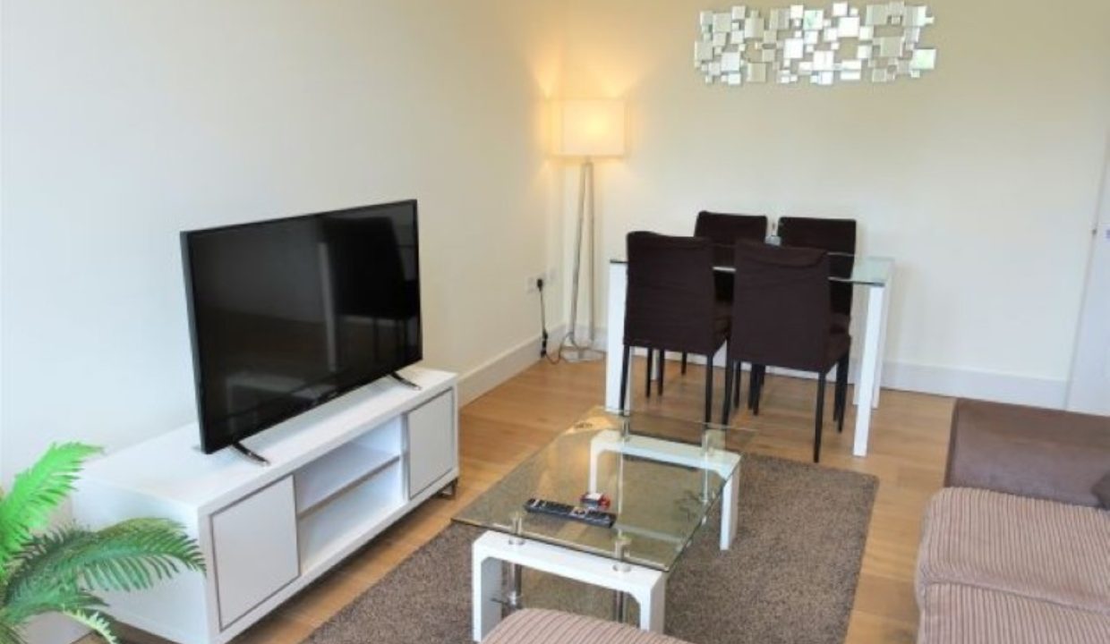 j living diner Twickenham serviced apartments (trade stays) (Large)